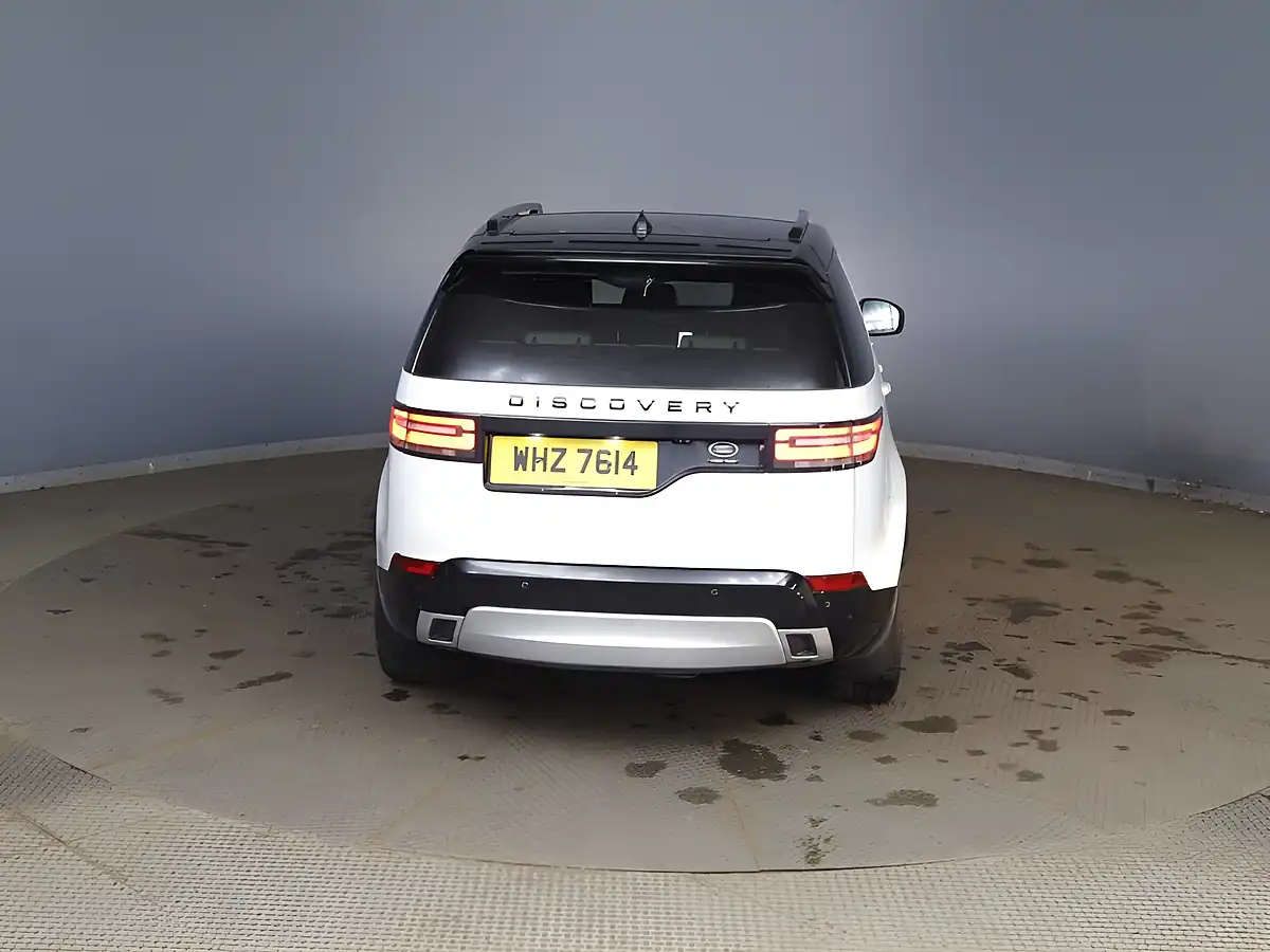 Used 2018 Land Rover Discovery Hse Luxury White - Interior and Exterior details 11