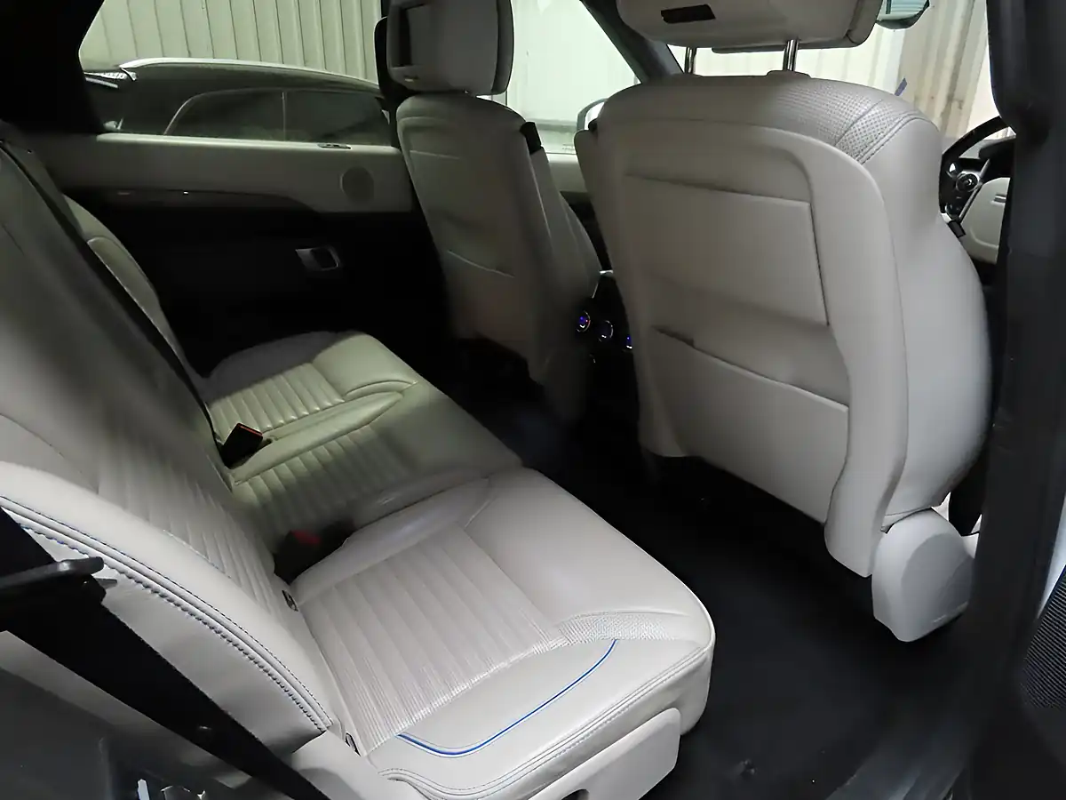 Used 2018 Land Rover Discovery Hse Luxury White - Interior and Exterior details 4