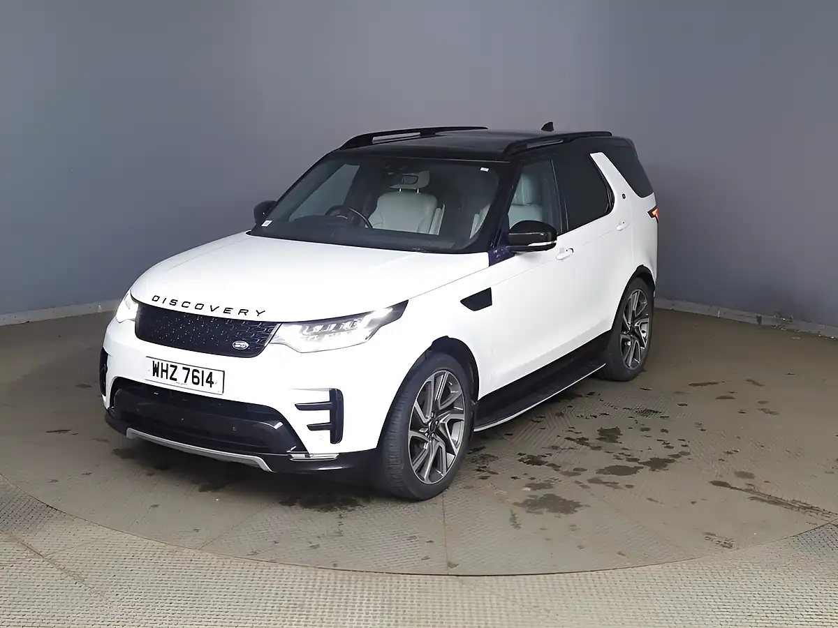 Used 2018 Land Rover Discovery Hse Luxury White - Interior and Exterior details 9