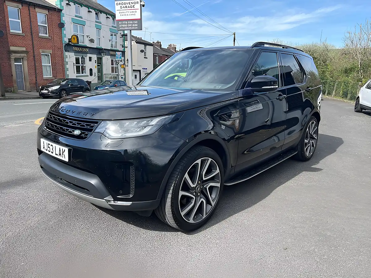 Used 2018 Land Rover Discovery Hse Santorini Black - Interior and Exterior details 3