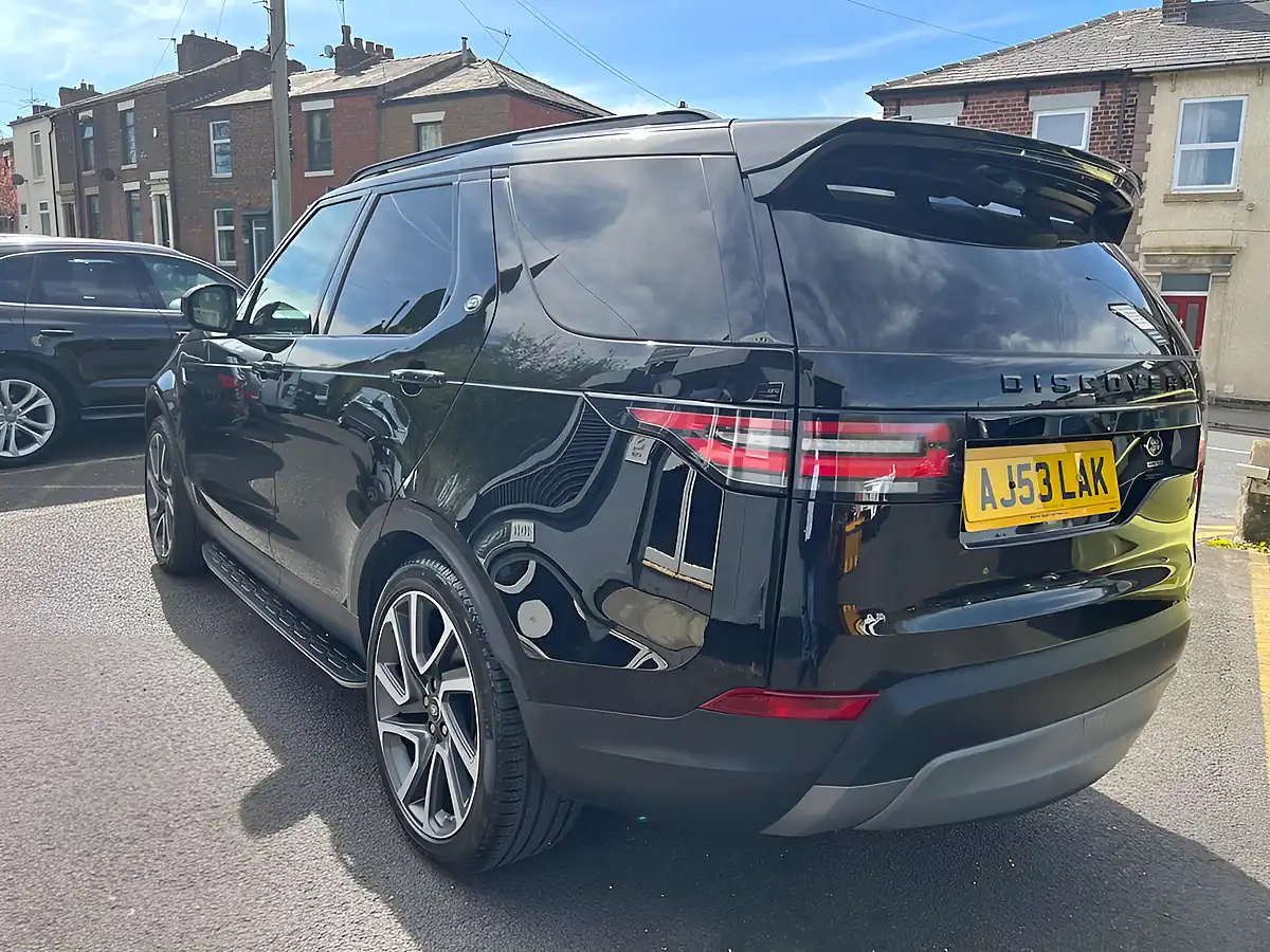 Used 2018 Land Rover Discovery Hse Santorini Black - Interior and Exterior details 5