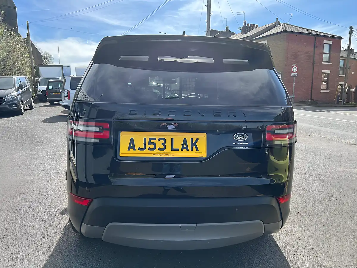 Used 2018 Land Rover Discovery Hse Santorini Black - Interior and Exterior details 6