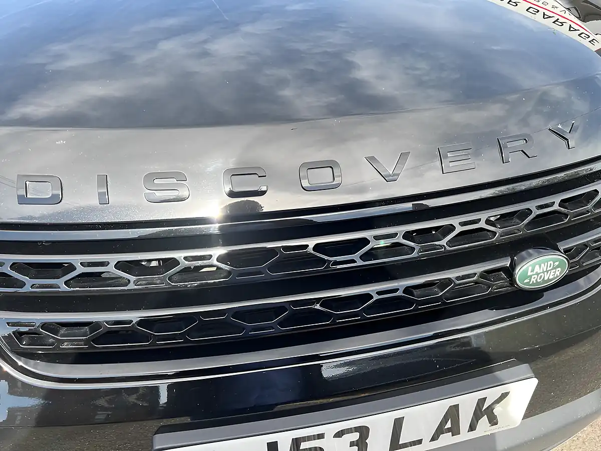 Used 2018 Land Rover Discovery Hse Santorini Black - Interior and Exterior details 9