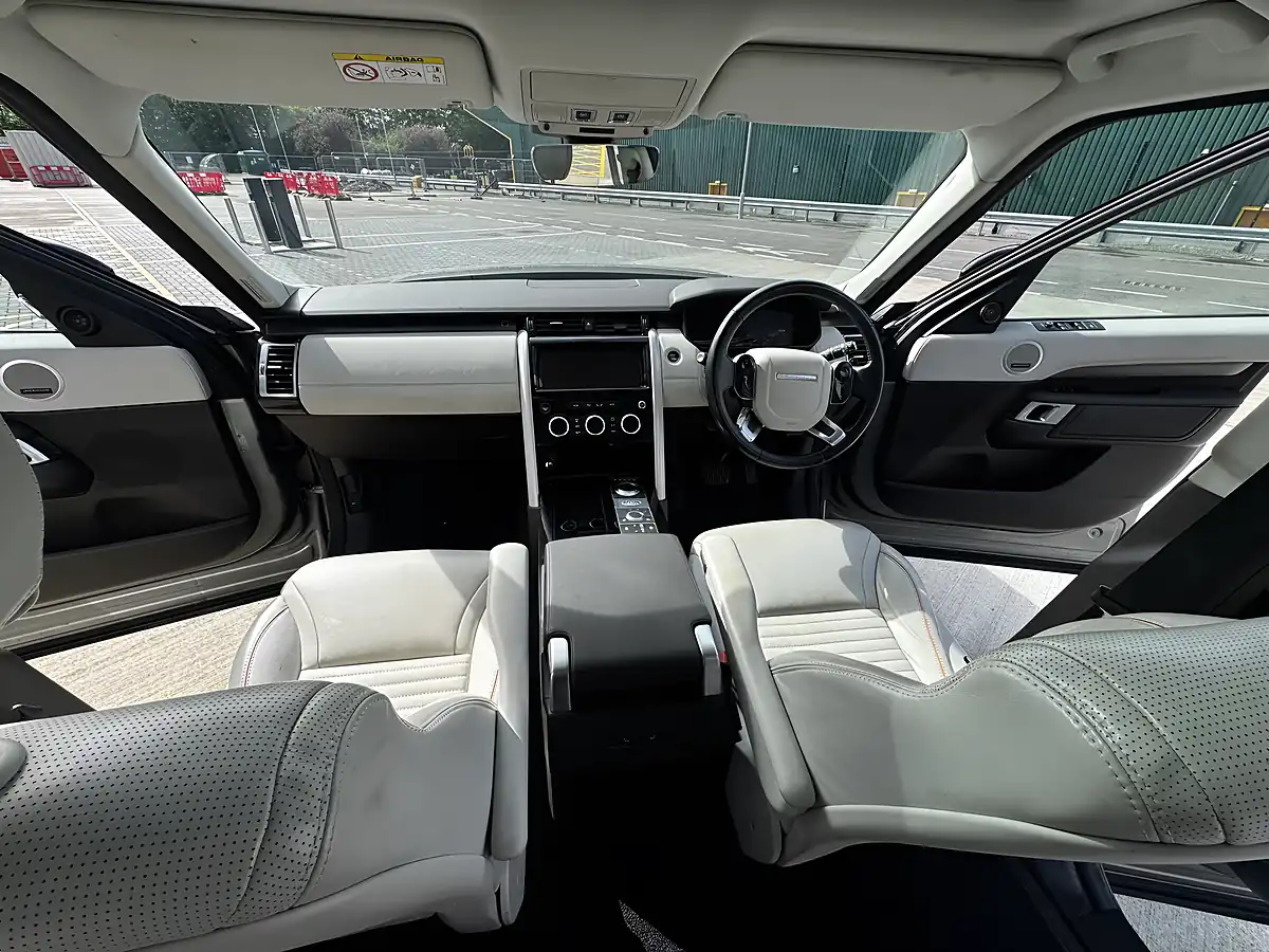 Used 2018 Land Rover Discovery Hse Silver - Interior and Exterior details 16