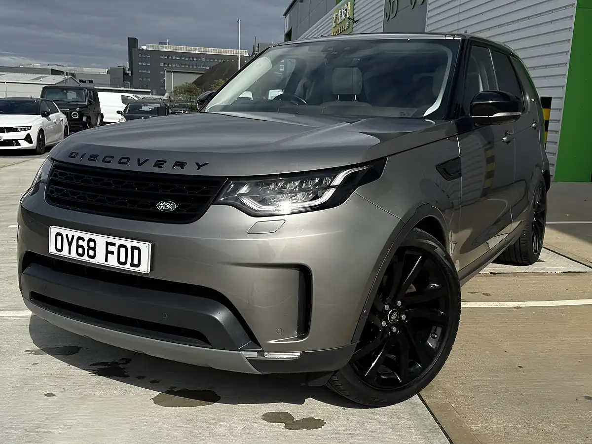 Used 2018 Land Rover Discovery Hse Silver - Interior and Exterior details 4