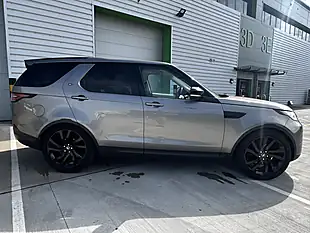 Used 2018 Land Rover Discovery Hse Silver - Interior and Exterior details 9