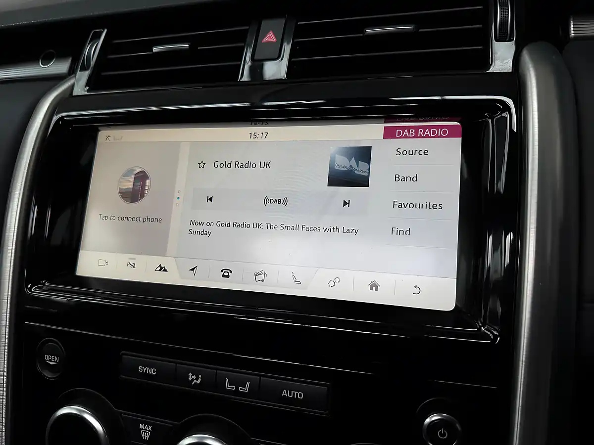 Used 2018 Land Rover Discovery Hse Silver - Interior and Exterior details 16