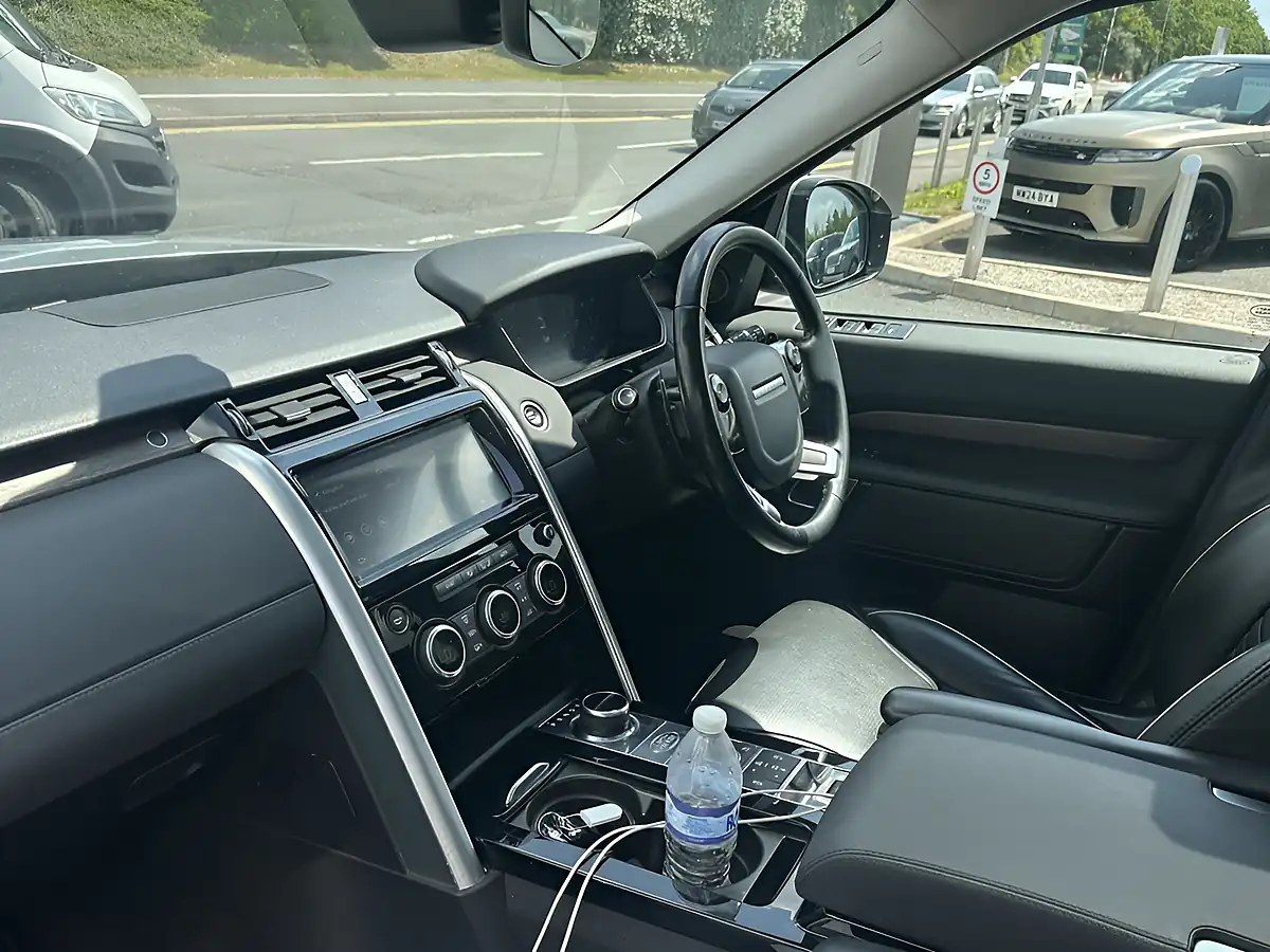Used 2018 Land Rover Discovery Hse Silver - Interior and Exterior details 7