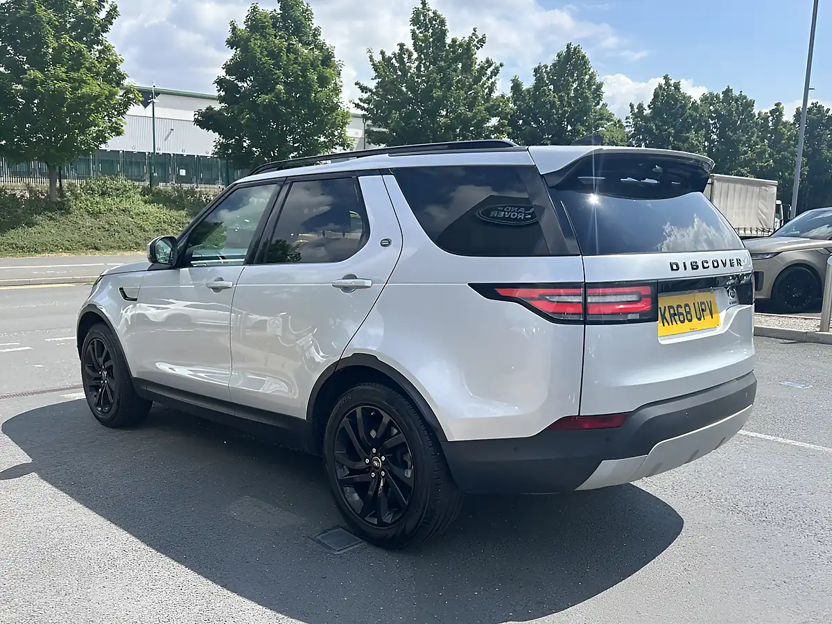 Used 2018 Land Rover Discovery Hse Silver - Interior and Exterior details 8