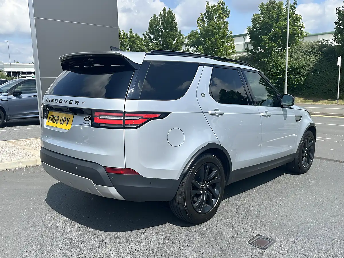 Used 2018 Land Rover Discovery Hse Silver - Interior and Exterior details 9