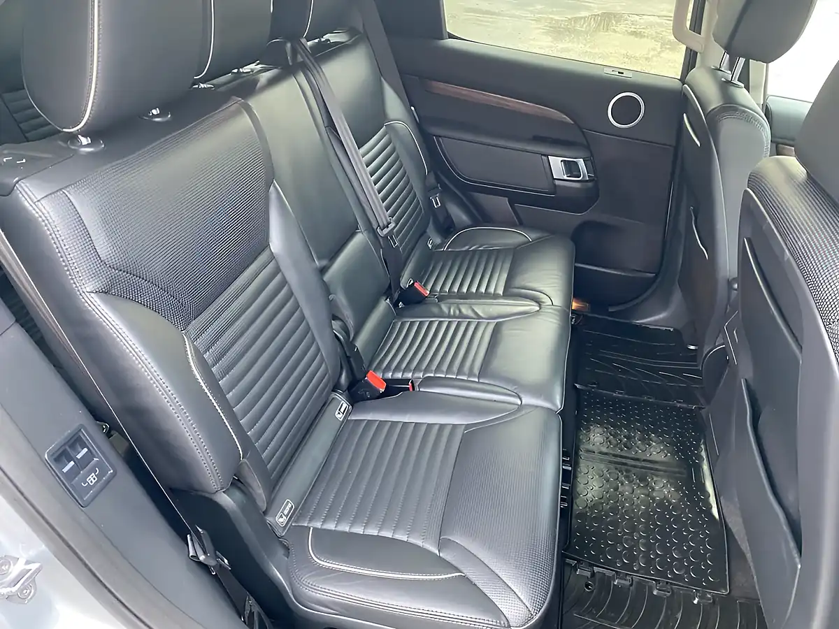 Used 2018 Land Rover Discovery Hse Silver - Interior and Exterior details 12