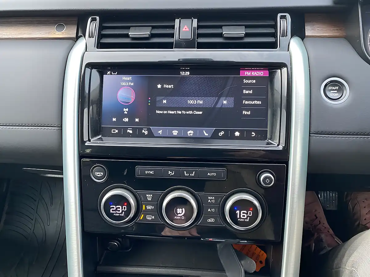 Used 2018 Land Rover Discovery Hse Silver - Interior and Exterior details 4