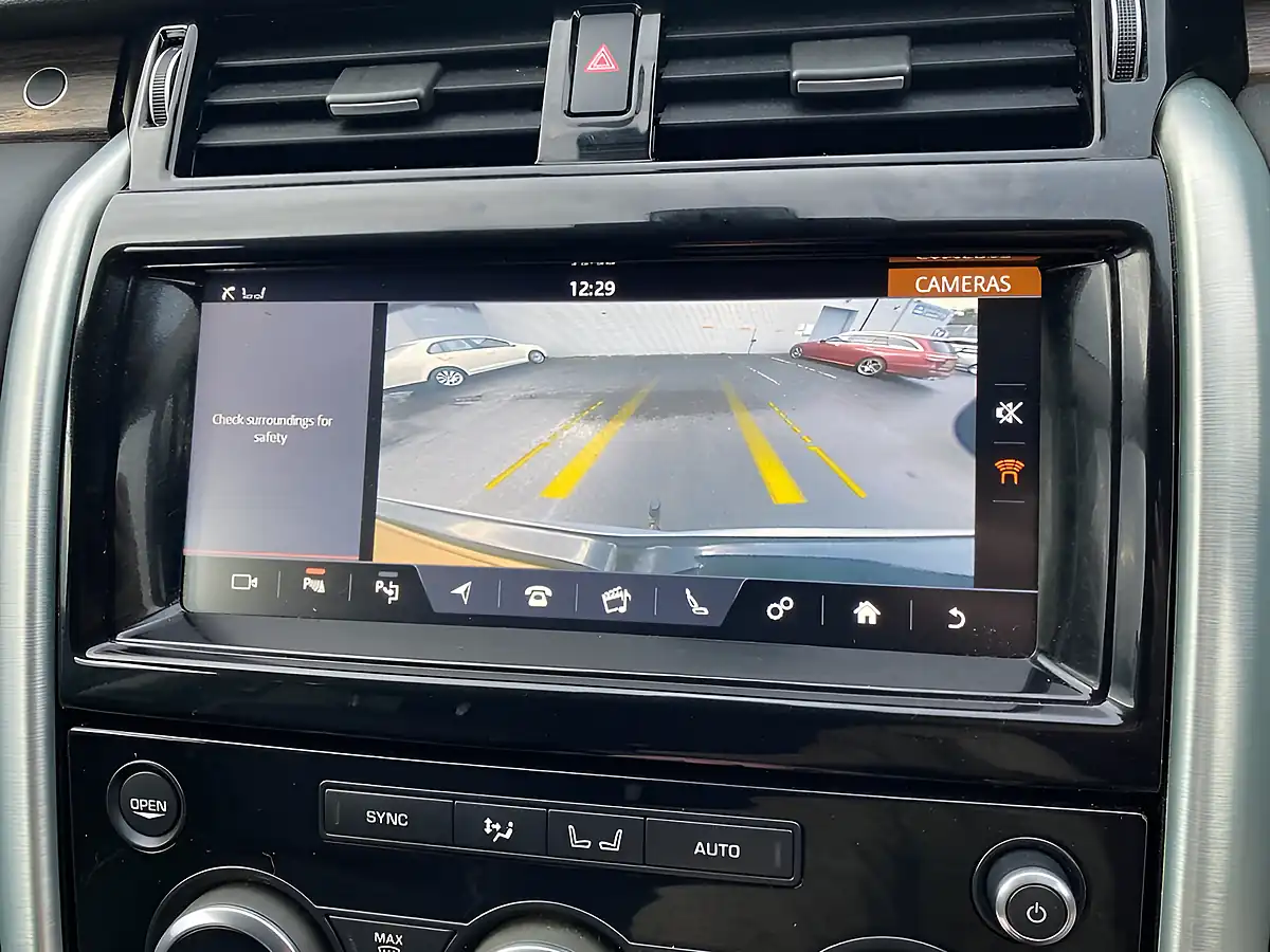Used 2018 Land Rover Discovery Hse Silver - Interior and Exterior details 6
