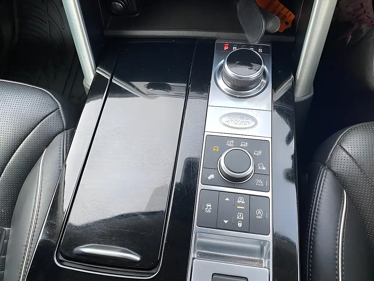 Used 2018 Land Rover Discovery Hse Silver - Interior and Exterior details 7