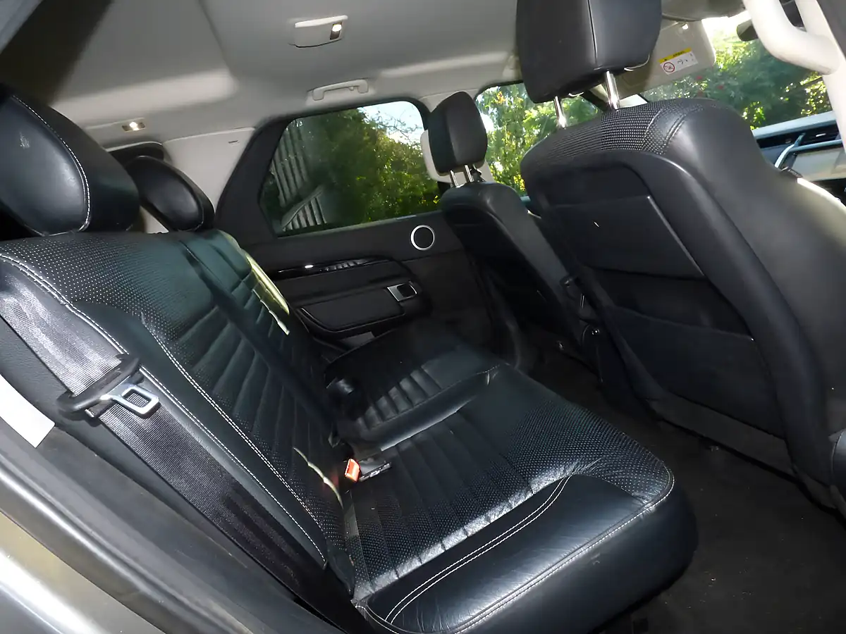 Used 2018 Land Rover Discovery Hse Silver - Interior and Exterior details 12