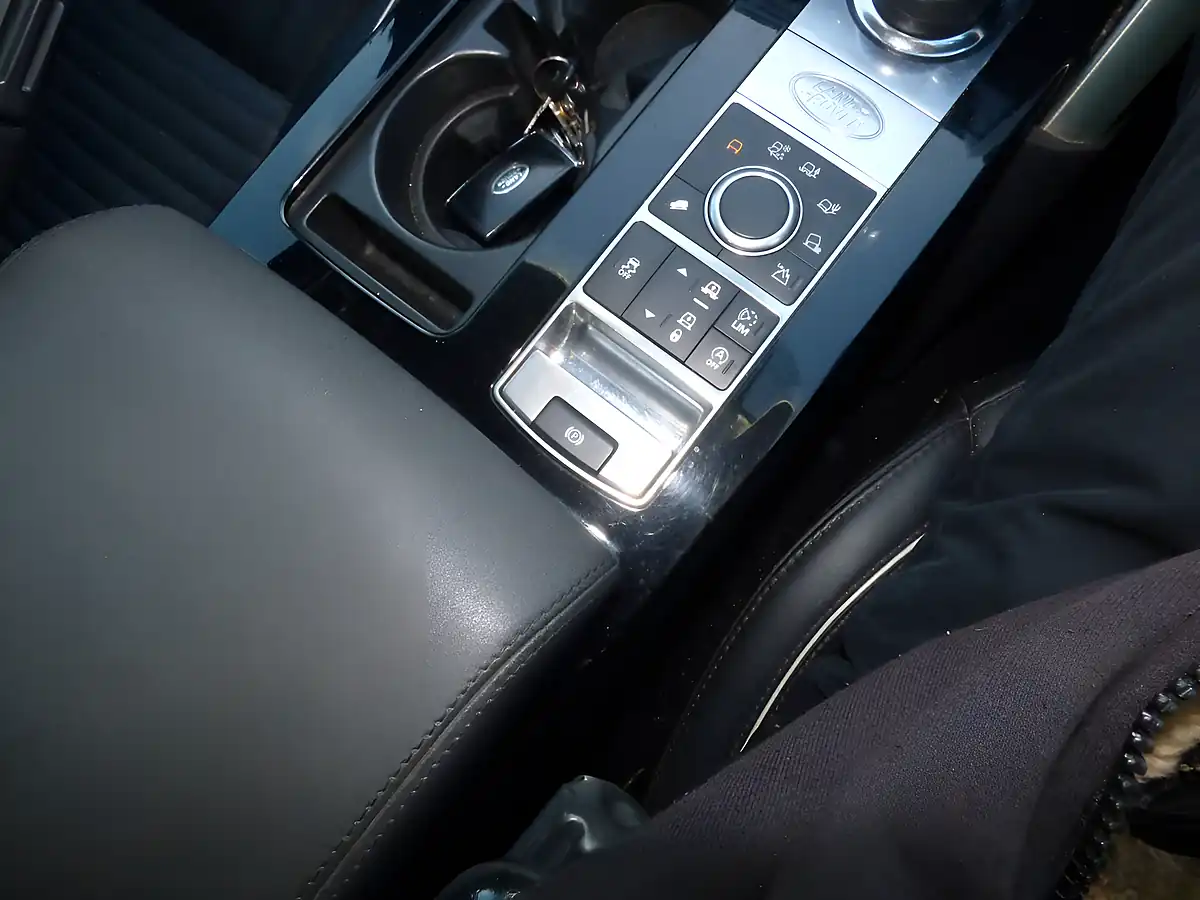Used 2018 Land Rover Discovery Hse Silver - Interior and Exterior details 13