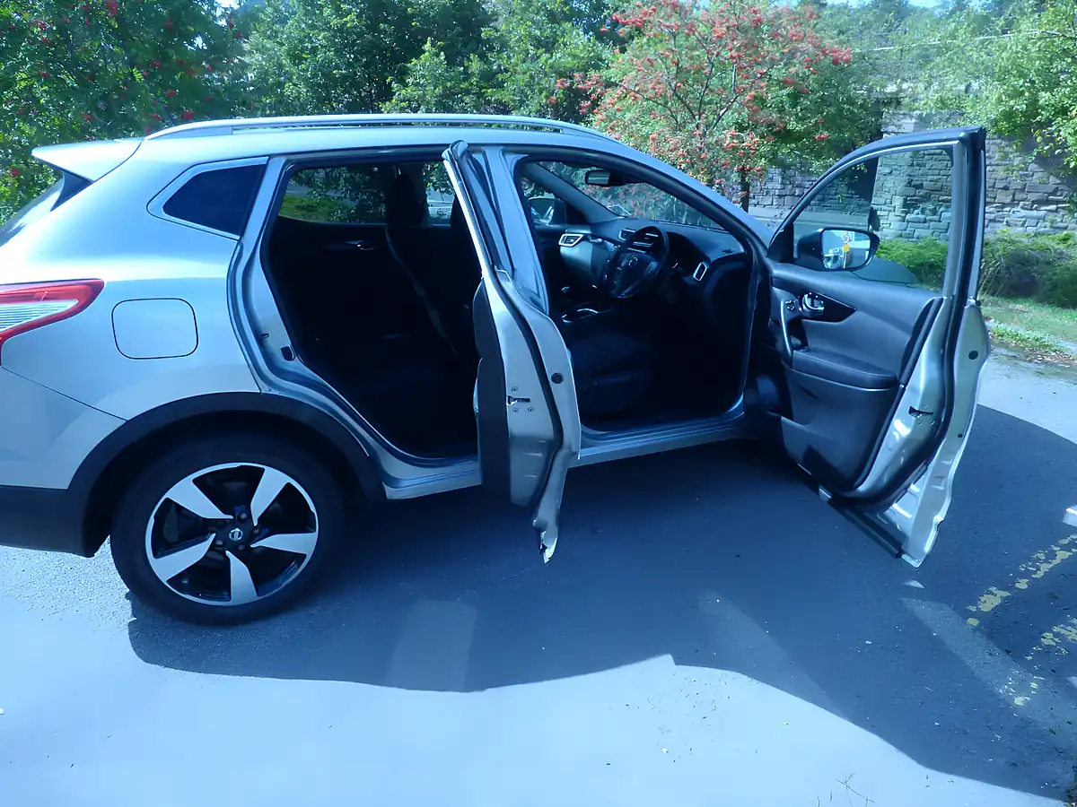 Used 2018 Land Rover Discovery Hse Silver - Interior and Exterior details 3