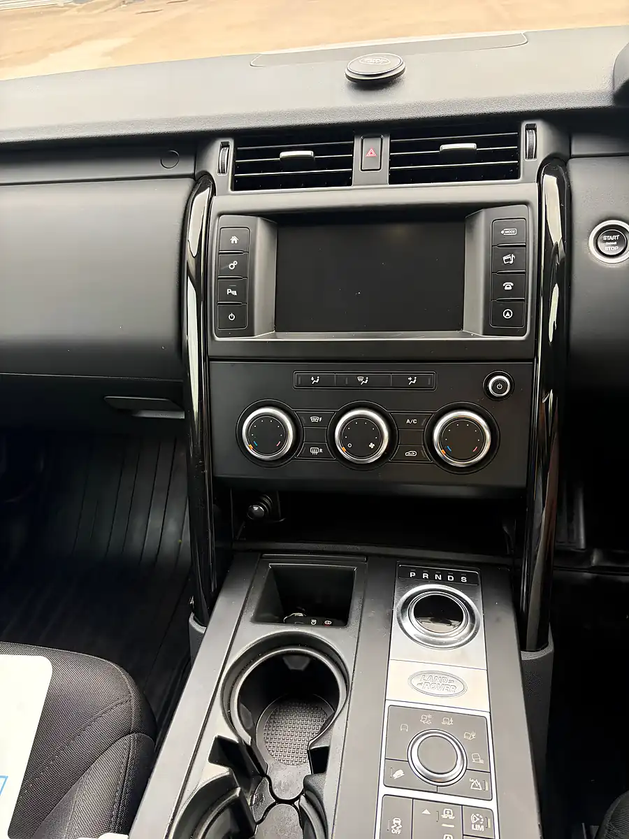 Used 2018 Land Rover Discovery S White - Interior and Exterior details 13
