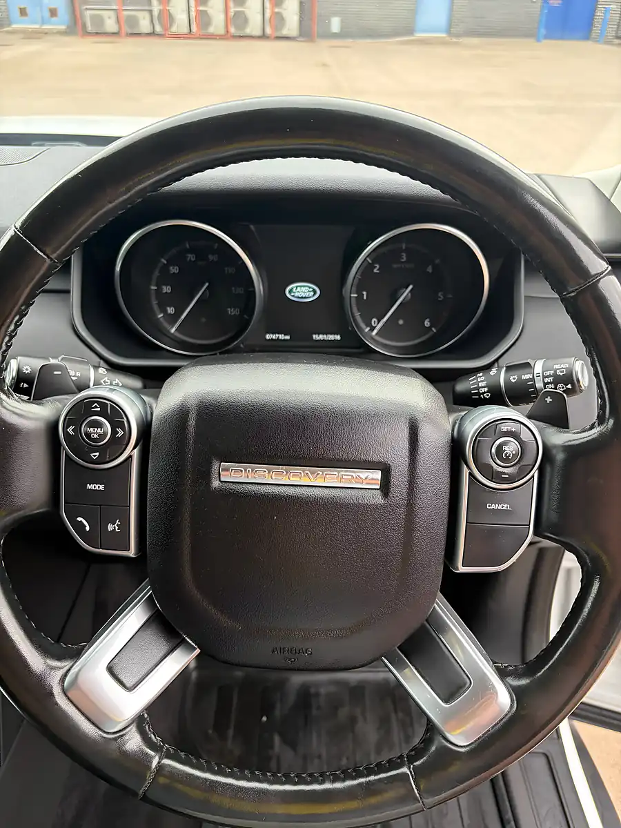 Used 2018 Land Rover Discovery S White - Interior and Exterior details 14
