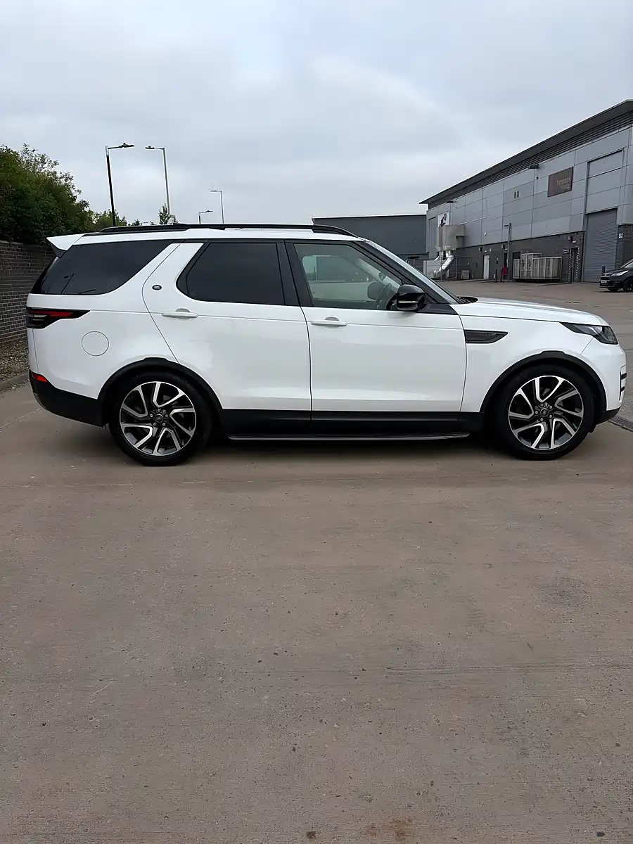Used 2018 Land Rover Discovery S White - Interior and Exterior details 6