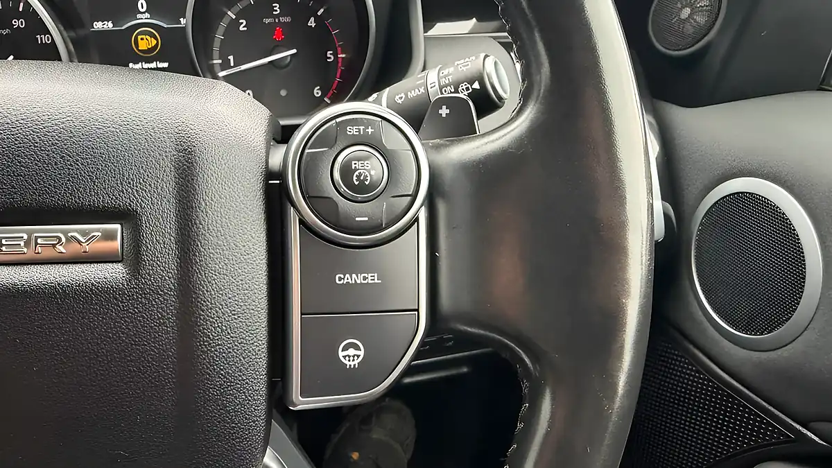 Used 2018 Land Rover Discovery Se Black - Interior and Exterior details 12