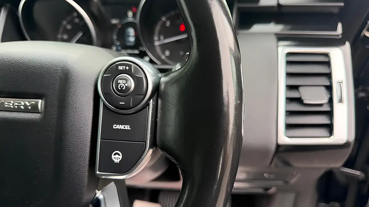 Used 2018 Land Rover Discovery Se Black - Interior and Exterior details 13