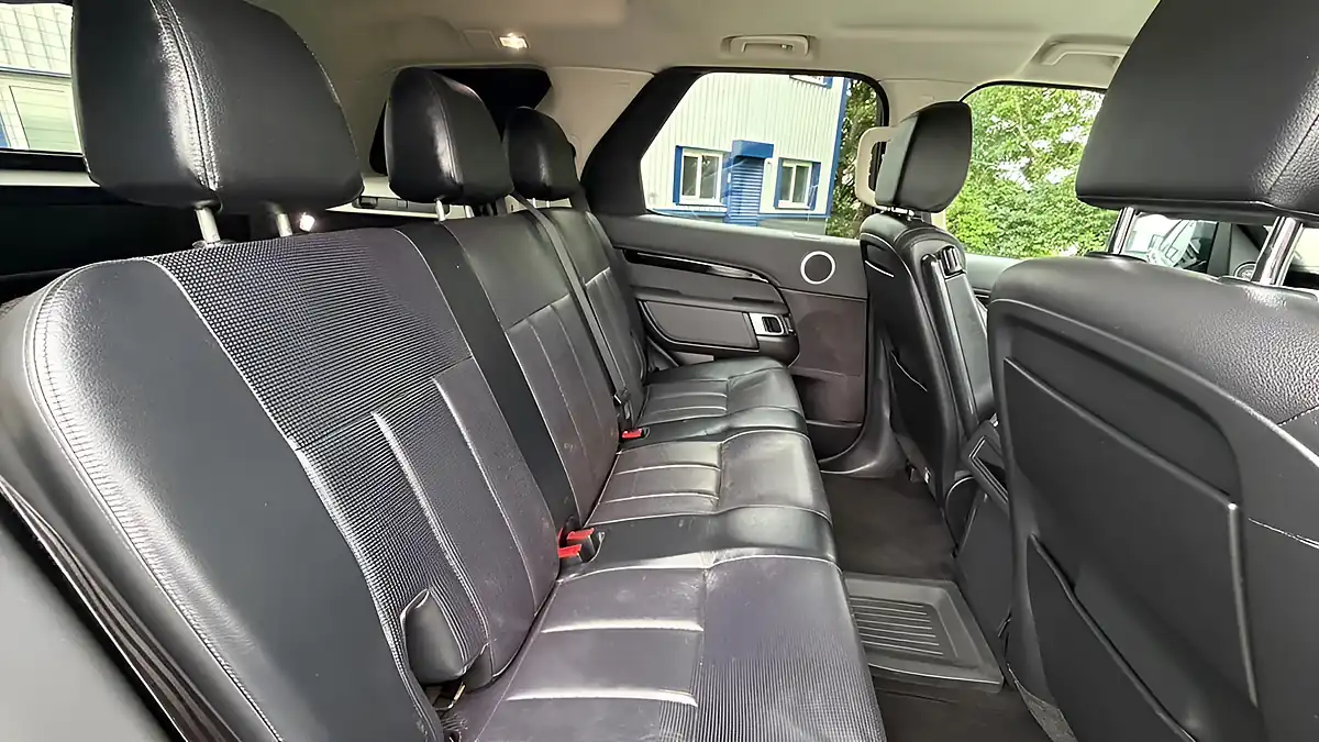 Used 2018 Land Rover Discovery Se Black - Interior and Exterior details 18