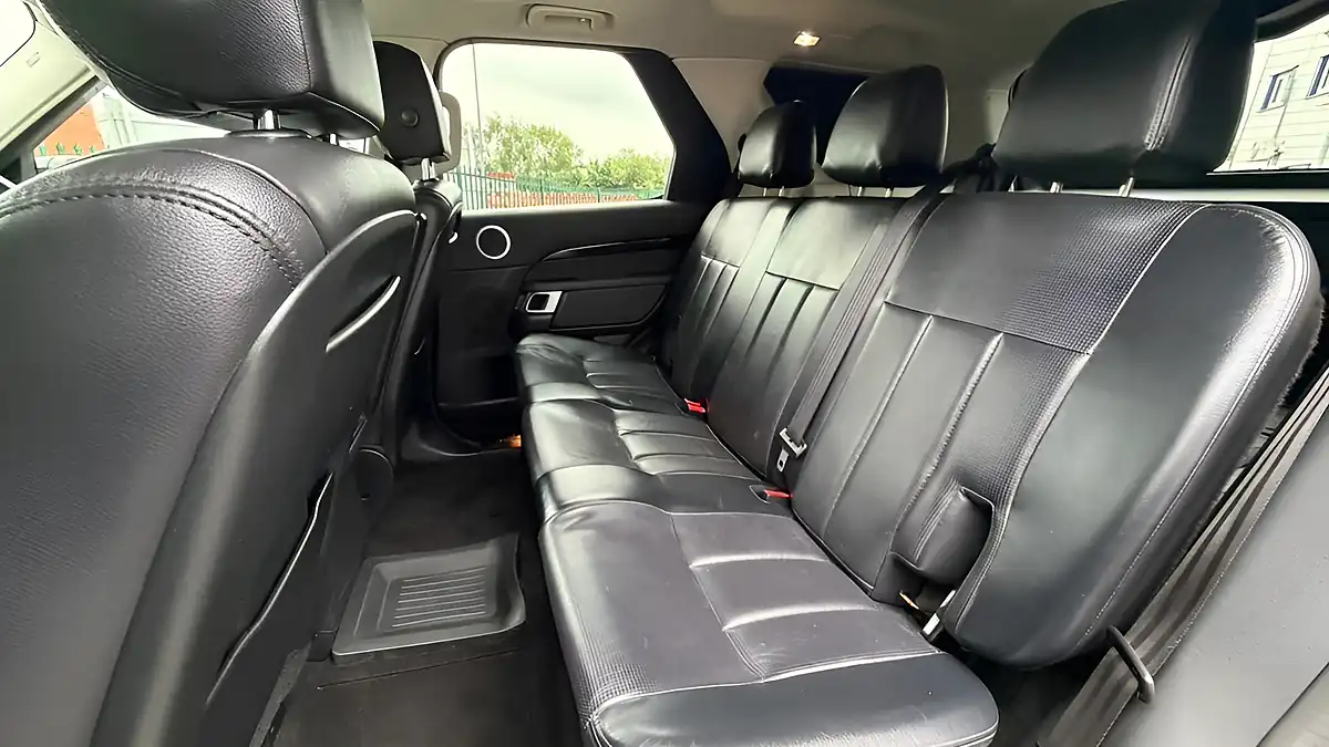 Used 2018 Land Rover Discovery Se Black - Interior and Exterior details 19