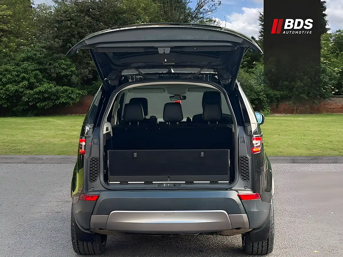 Used 2018 Land Rover Discovery Se Black - Interior and Exterior details 5