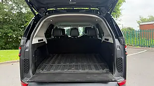 Used 2018 Land Rover Discovery Se Black - Interior and Exterior details 7