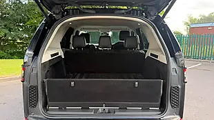 Used 2018 Land Rover Discovery Se Black - Interior and Exterior details 9