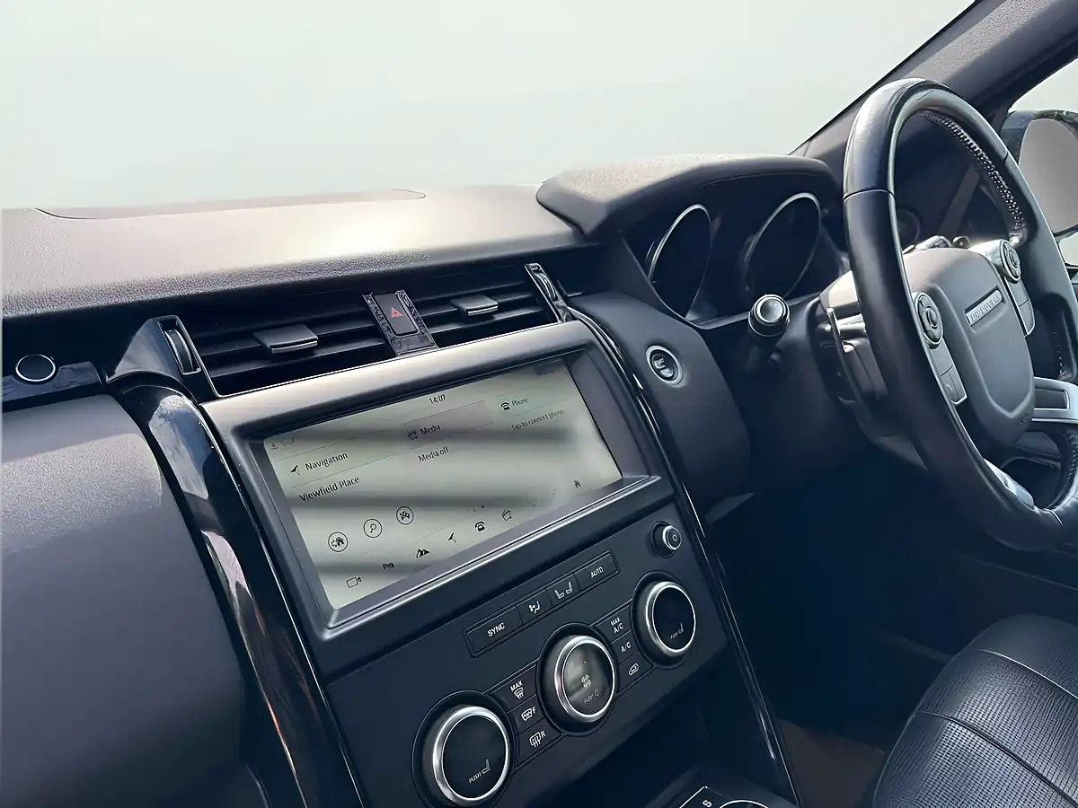 Used 2018 Land Rover Discovery Se Grey - Interior and Exterior details 17