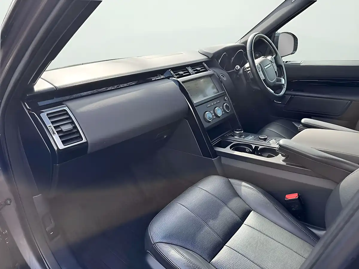 Used 2018 Land Rover Discovery Se Grey - Interior and Exterior details 19