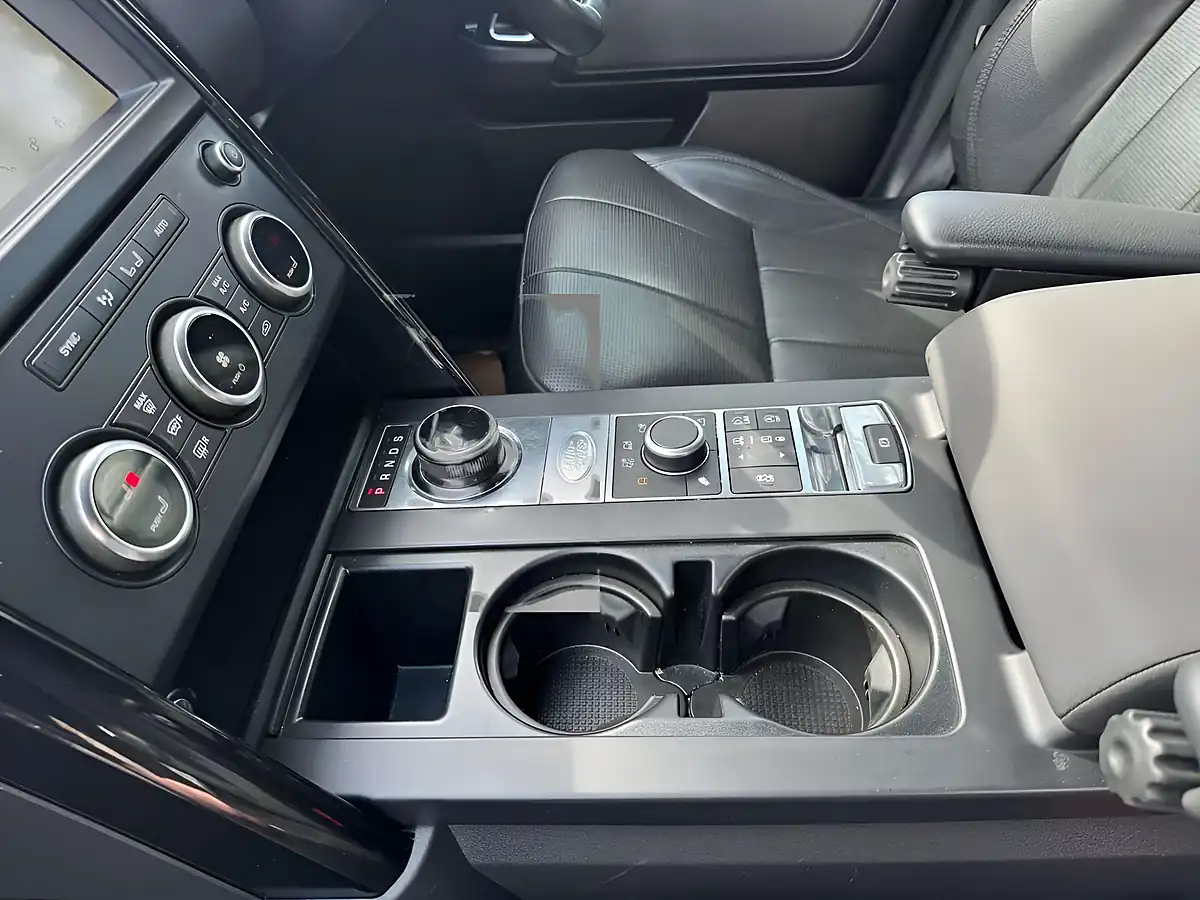 Used 2018 Land Rover Discovery Se Grey - Interior and Exterior details 20