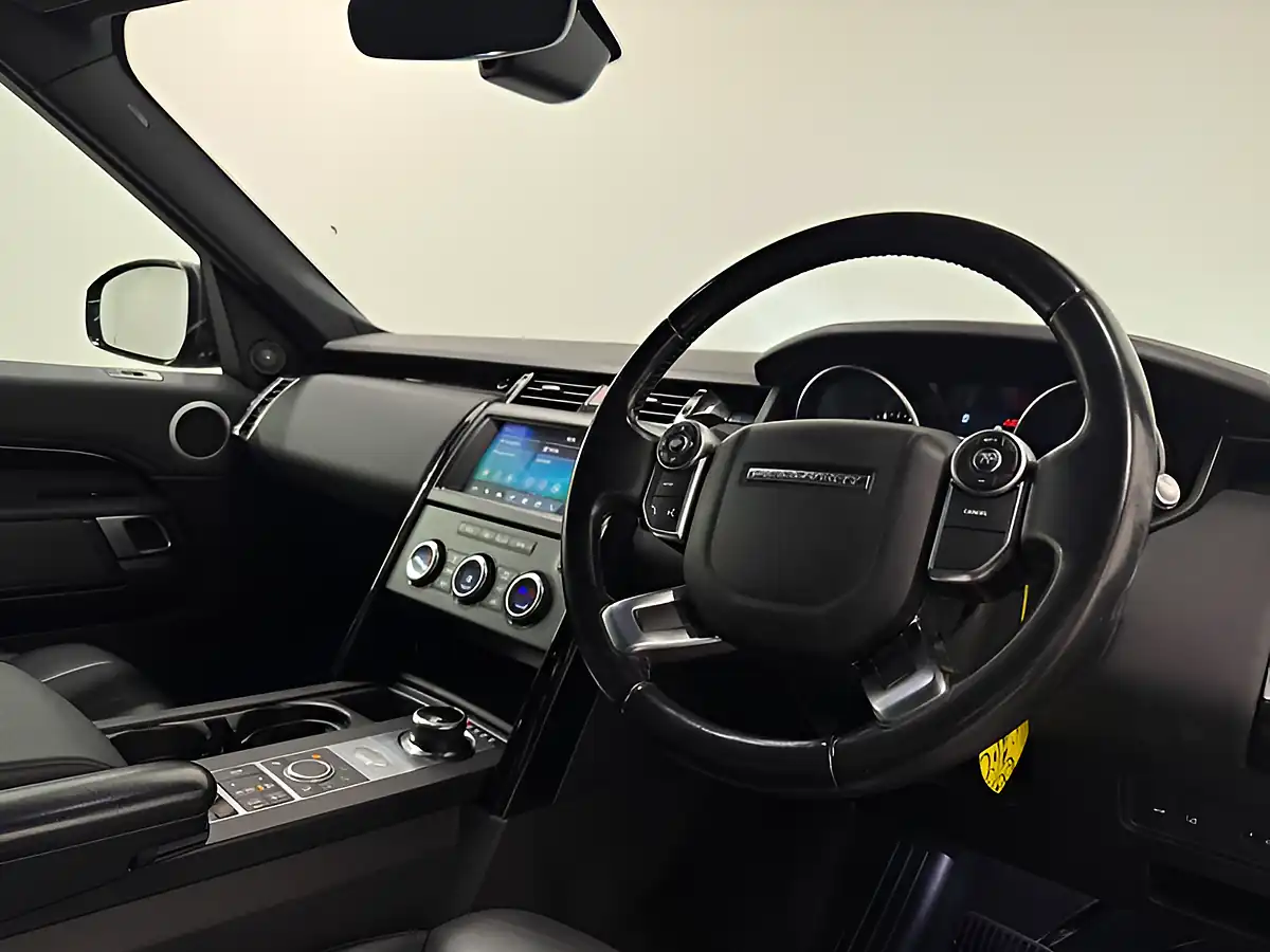 Used 2018 Land Rover Discovery Se Grey - Interior and Exterior details 10
