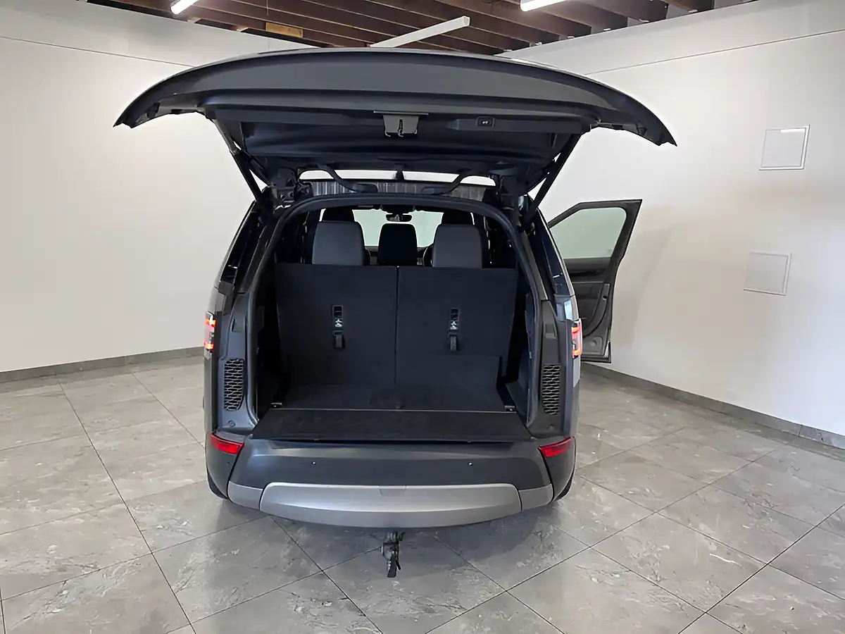 Used 2018 Land Rover Discovery Se Grey - Interior and Exterior details 13