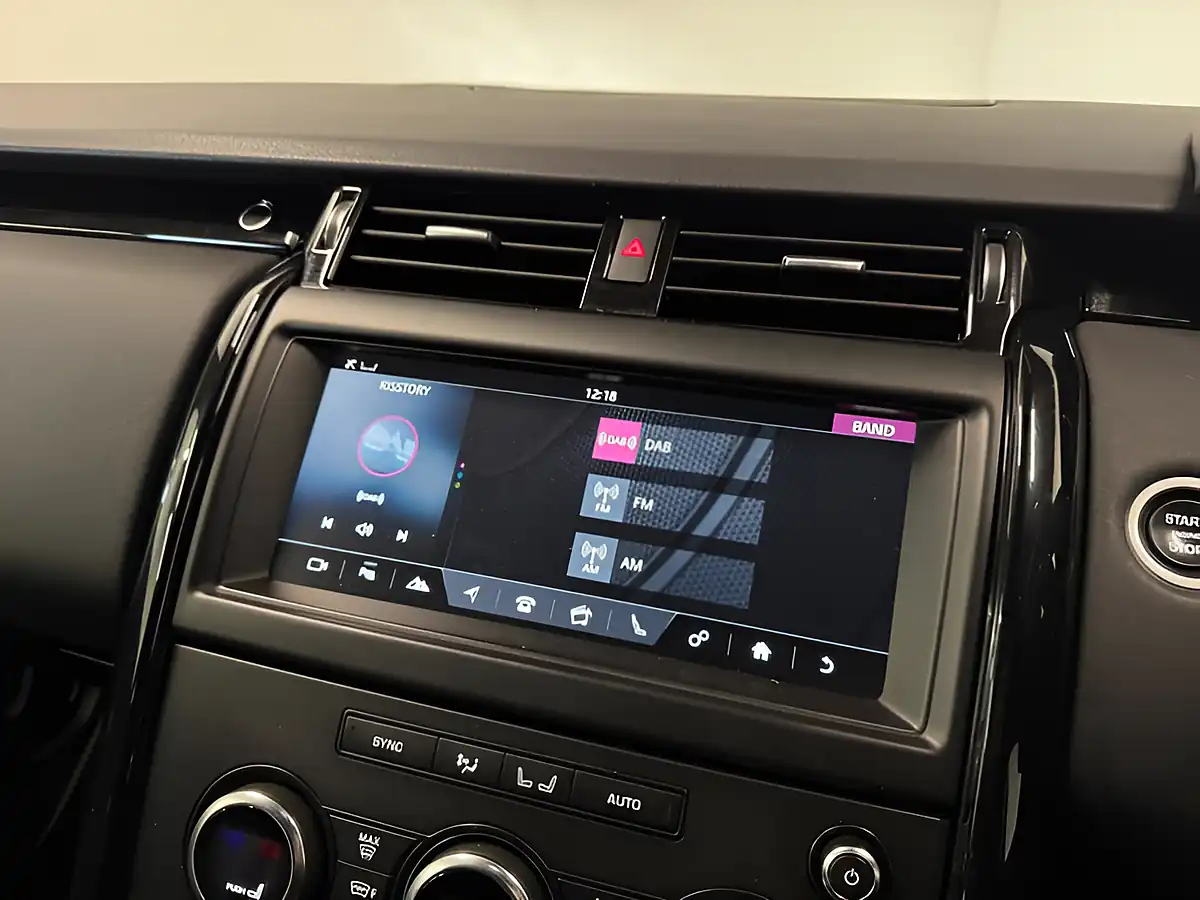 Used 2018 Land Rover Discovery Se Grey - Interior and Exterior details 16