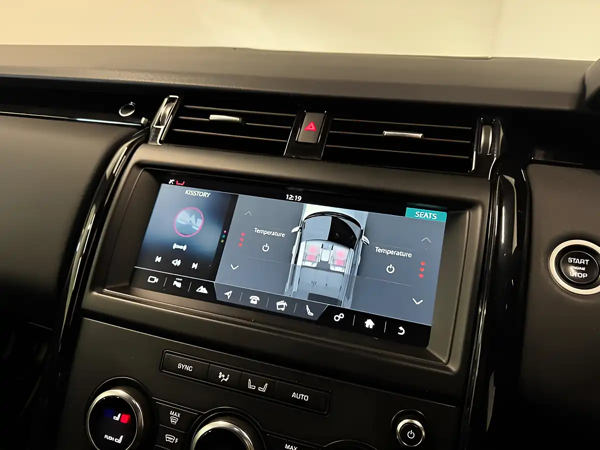 Used 2018 Land Rover Discovery Se Grey - Interior and Exterior details 18