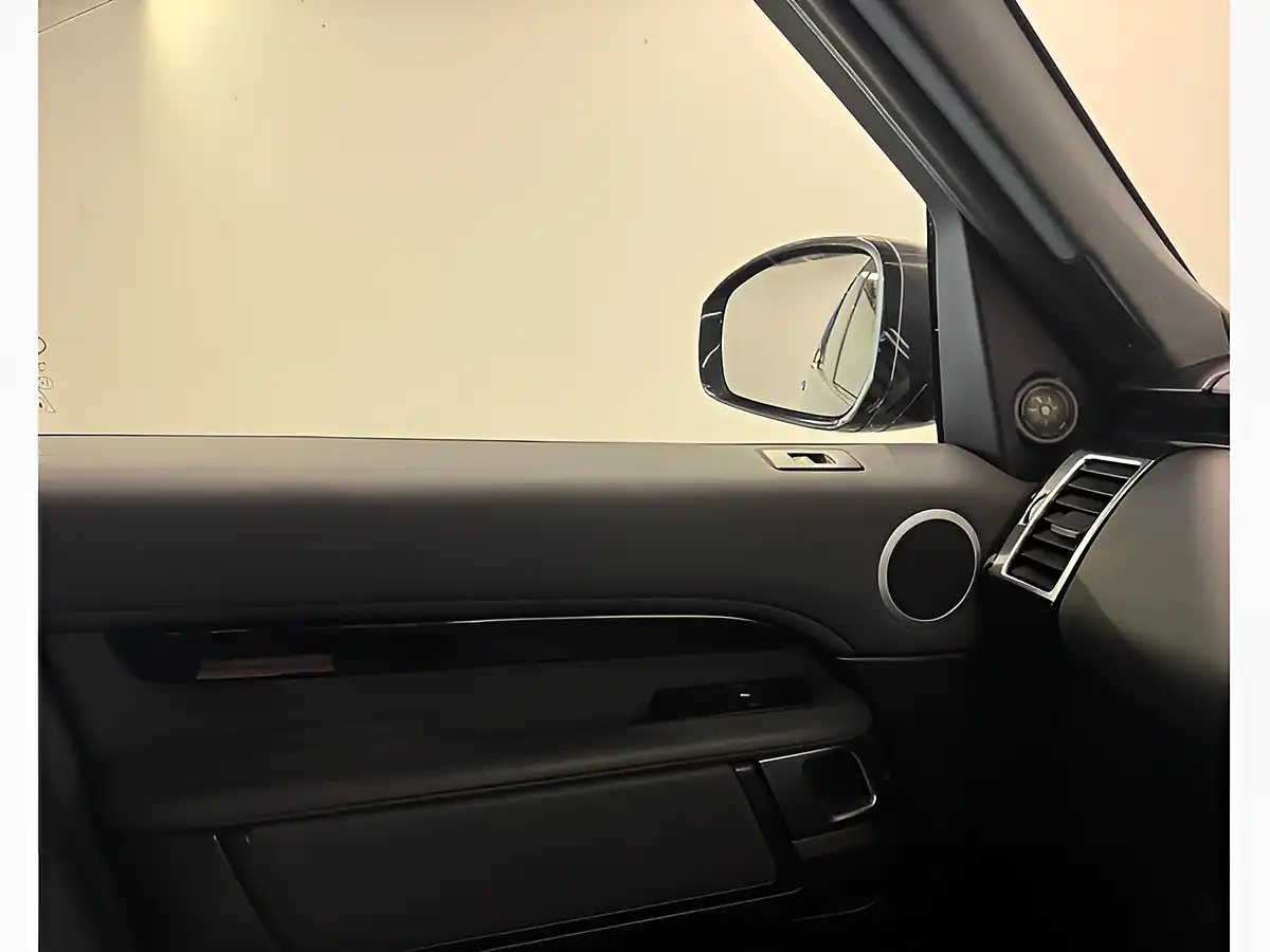 Used 2018 Land Rover Discovery Se Grey - Interior and Exterior details 19