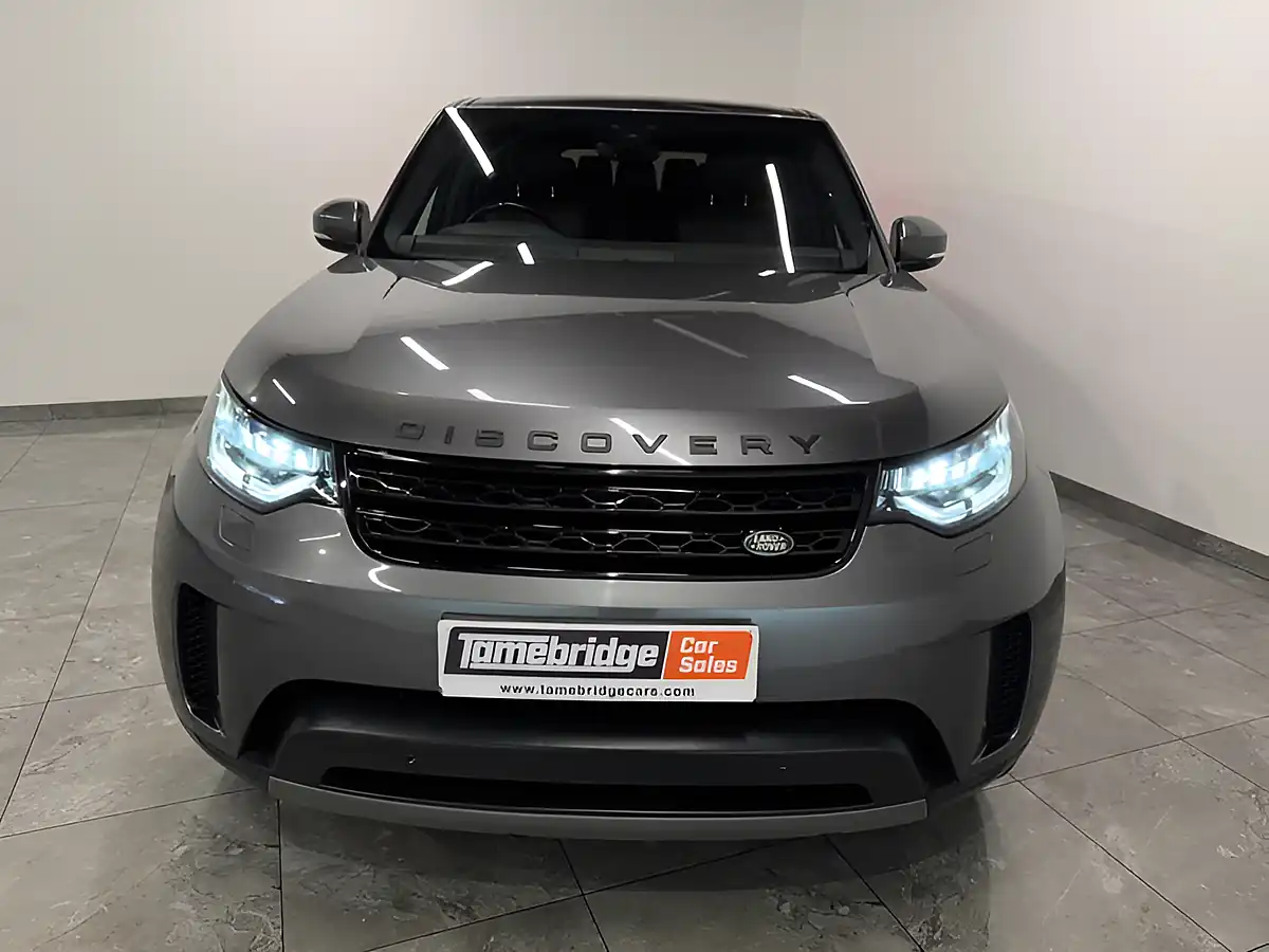 Used 2018 Land Rover Discovery Se Grey - Interior and Exterior details 3
