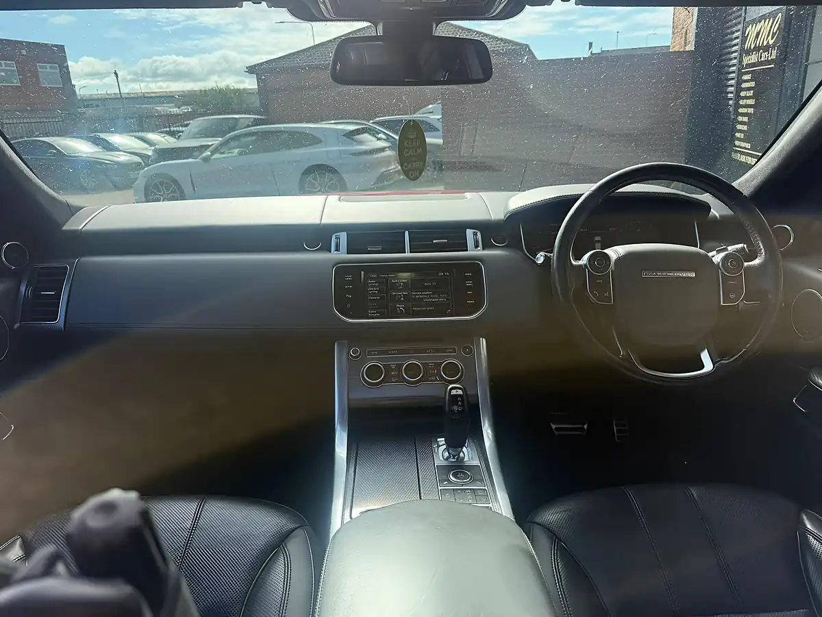 Used 2018 Land Rover Discovery Se Santorini Black - Interior and Exterior details 4