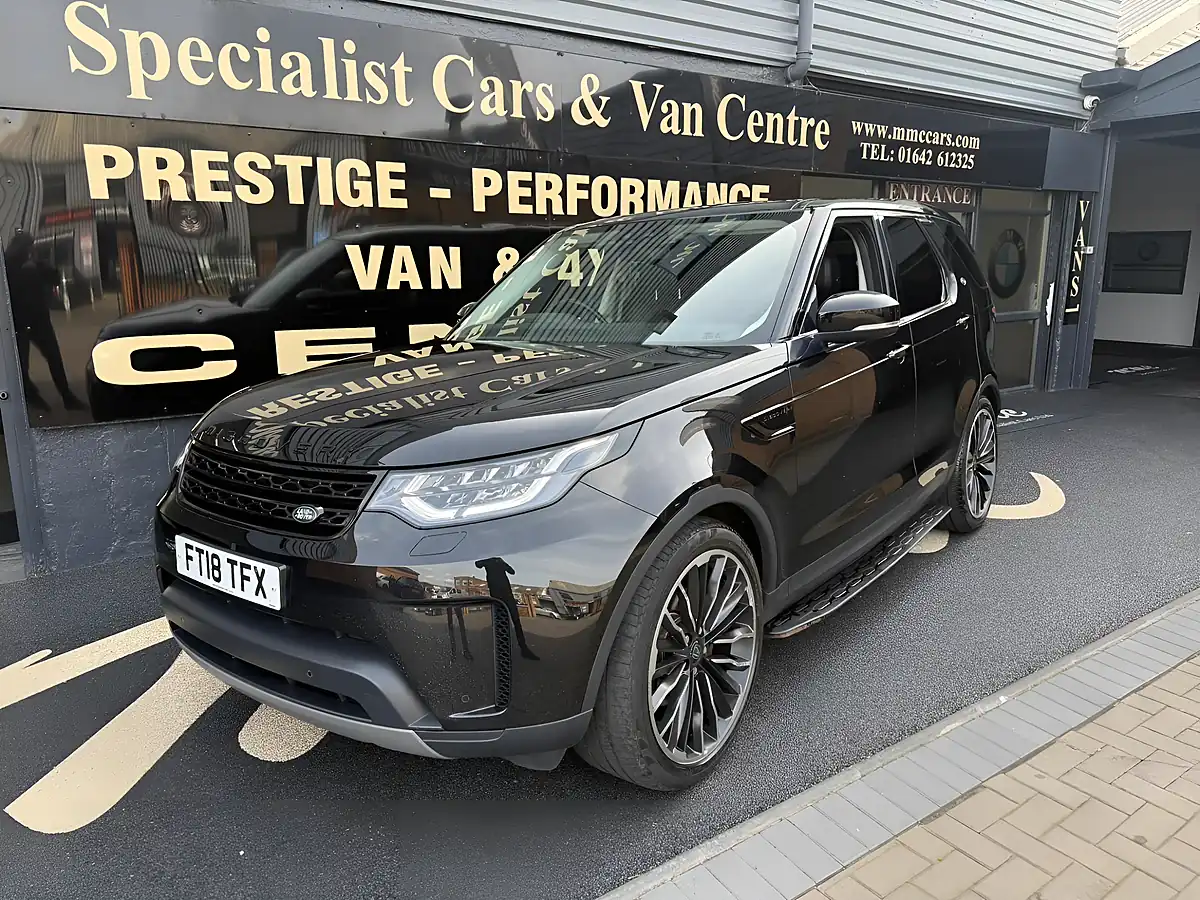 Used 2018 Land Rover Discovery Se Santorini Black - Interior and Exterior details 5