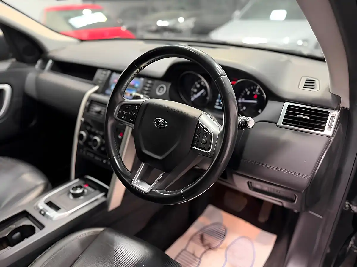 Used 2018 Land Rover Discovery Sport Hse Black Black - Interior and Exterior details 10