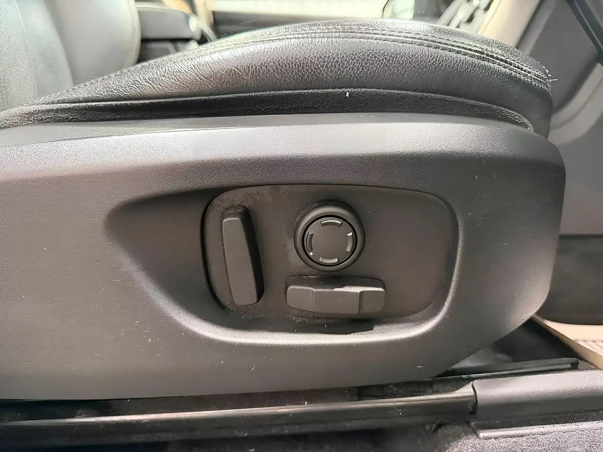 Used 2018 Land Rover Discovery Sport Hse Black Black - Interior and Exterior details 12