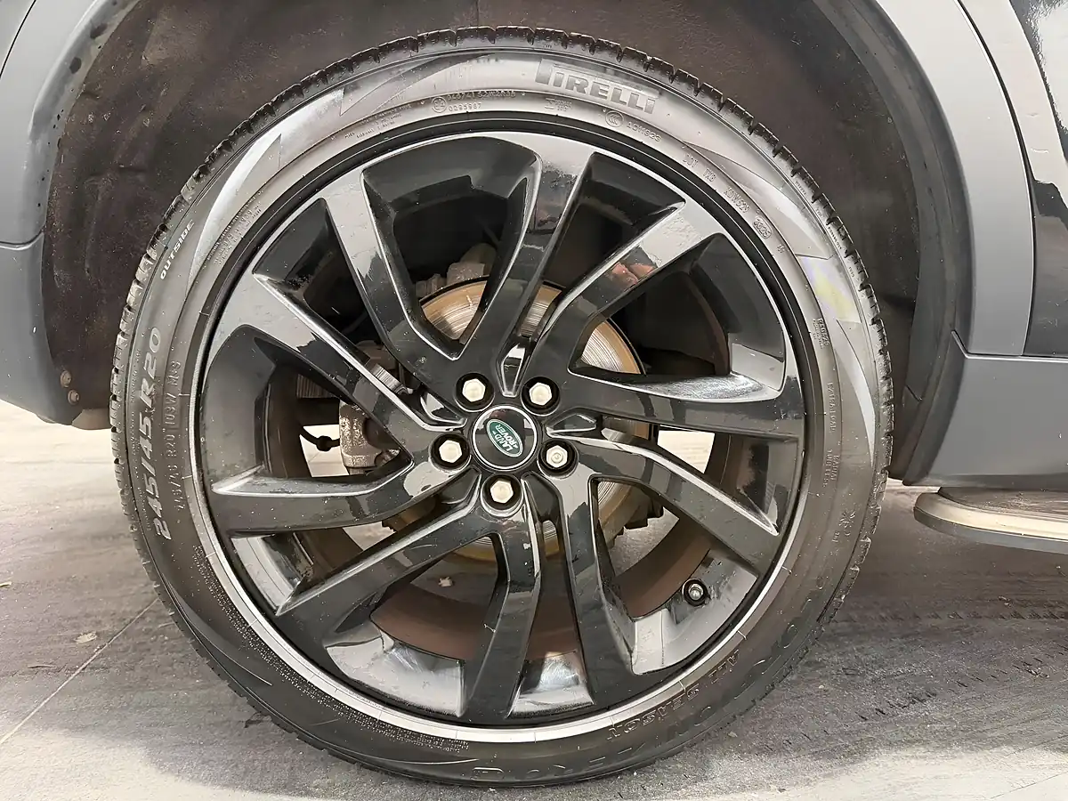 Used 2018 Land Rover Discovery Sport Hse Black Black - Interior and Exterior details 16