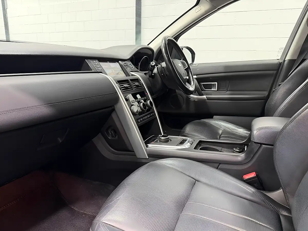 Used 2018 Land Rover Discovery Sport Hse Black Black - Interior and Exterior details 19