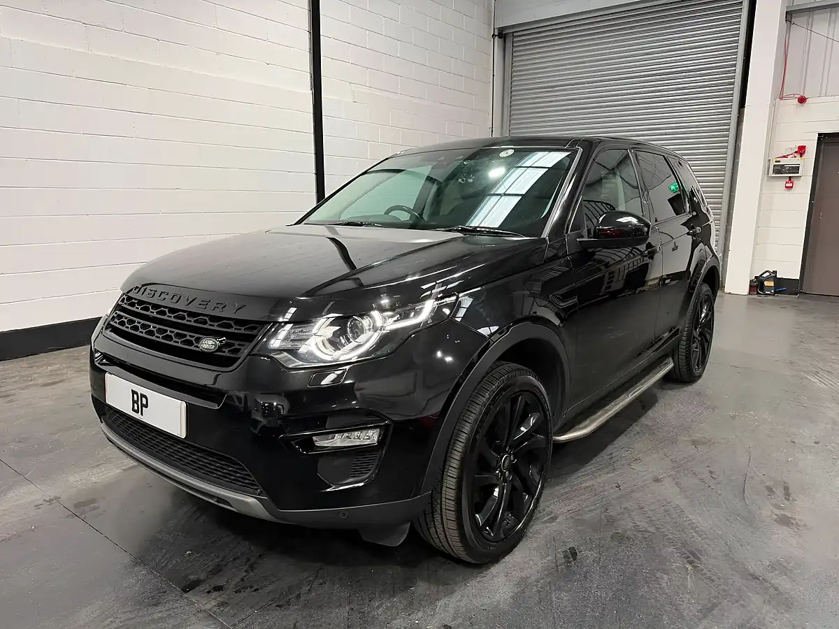 Used 2018 Land Rover Discovery Sport Hse Black Black - Interior and Exterior details 7