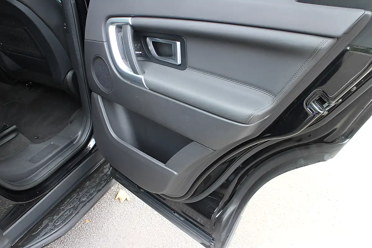 Used 2018 Land Rover Discovery Sport Hse Black Black - Interior and Exterior details 14