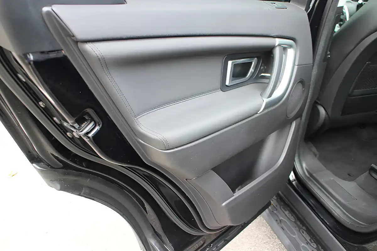 Used 2018 Land Rover Discovery Sport Hse Black Black - Interior and Exterior details 17