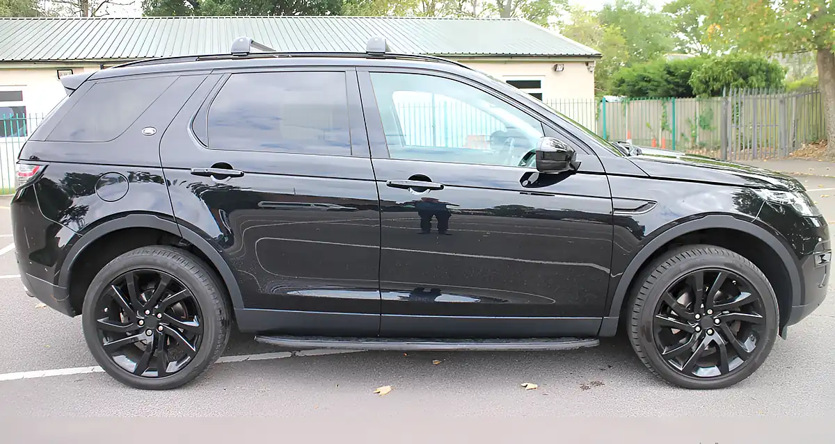 Used 2018 Land Rover Discovery Sport Hse Black Black - Interior and Exterior details 4
